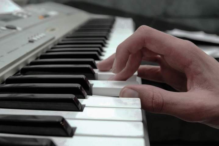 Cours de piano pour les grands